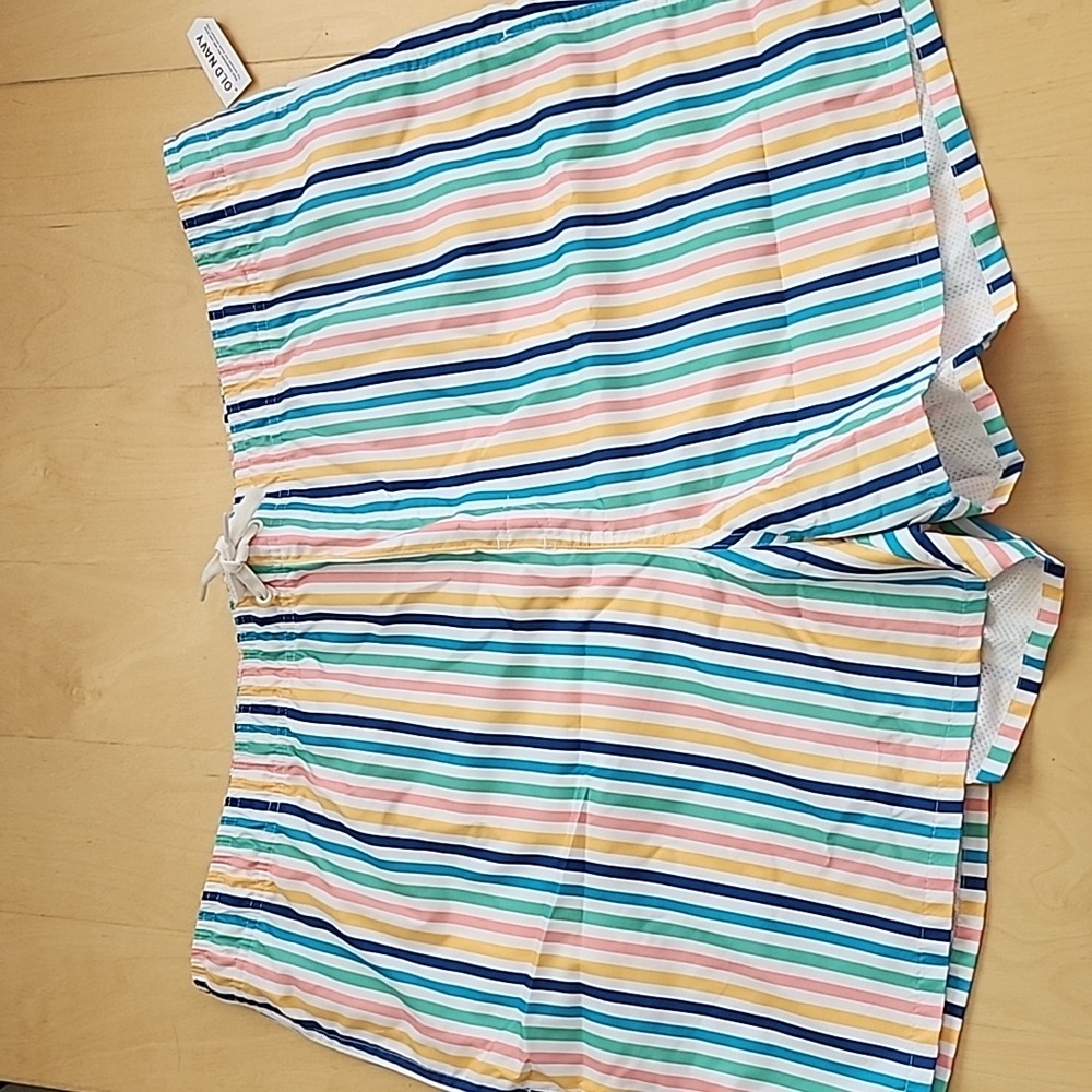Old Navy XXXL stripped swim trunks w pockets